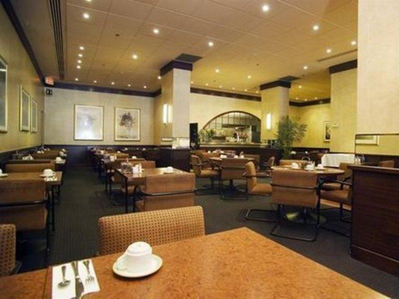 Best Western Primrose Hotel Downtown Торонто Ресторан фото