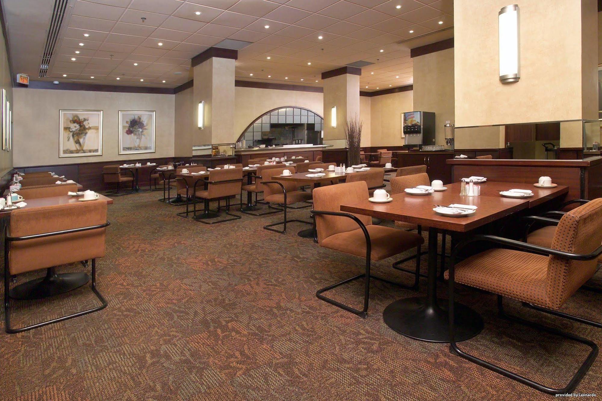 Best Western Primrose Hotel Downtown Торонто Ресторан фото