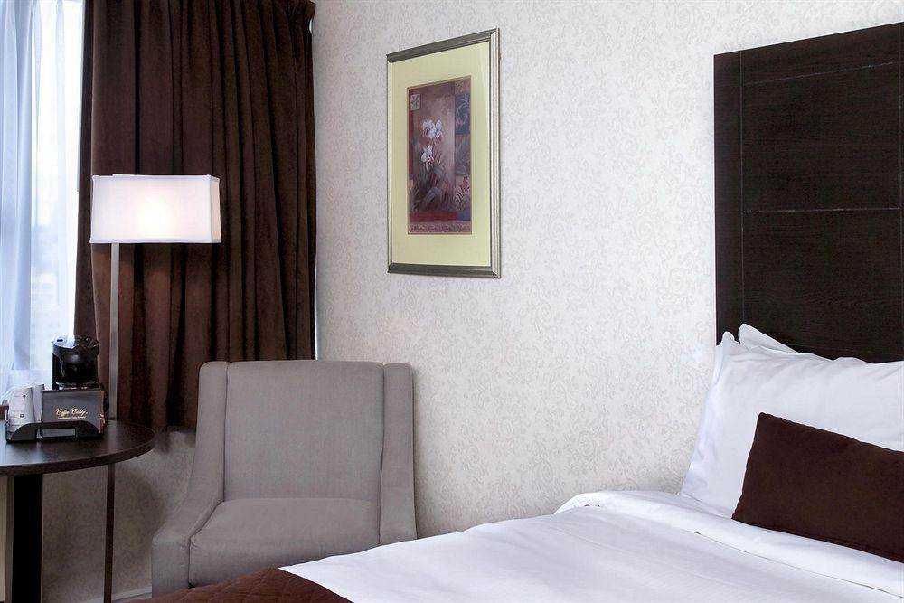 Best Western Primrose Hotel Downtown Торонто Номер фото